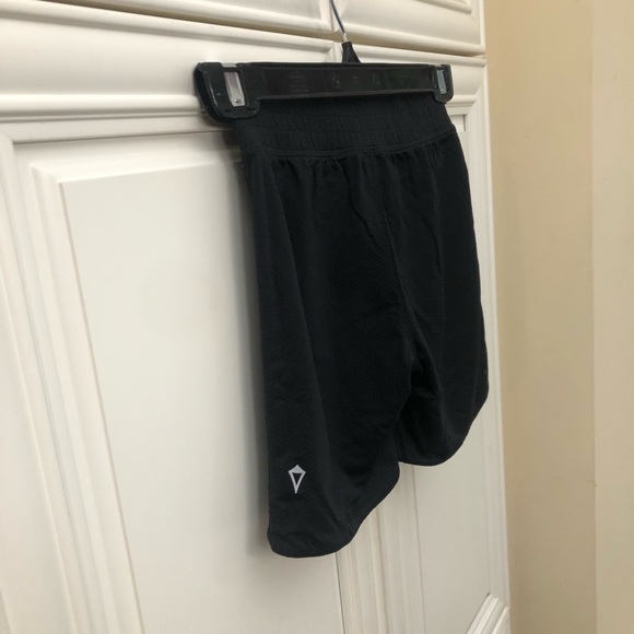 SIZE 4 - Ivivva by Lululemon reversible girls athletic / basketball shorts - Picture 7 of 14